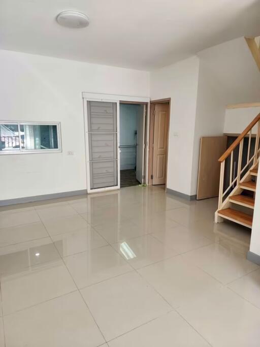 Townhouse for Rent in Bang Phli