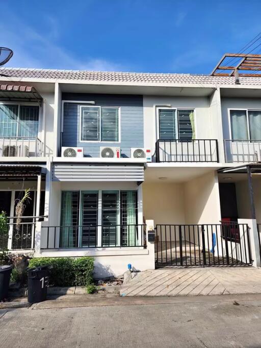 Townhouse for Rent in Bang Phli