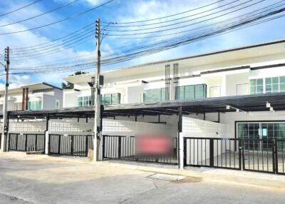 Brand new townhome in Banglamung for sale