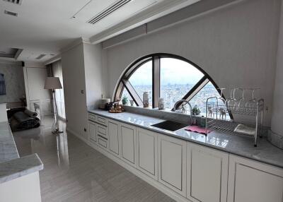 3 Bedroom Condo For Sale in Nusa State Tower, Bang Rak, Bangkok