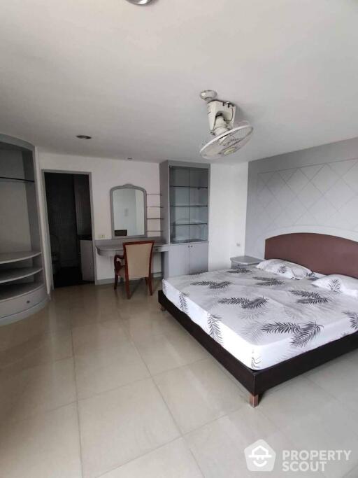 3-BR Condo at Empire House Condominium near BTS Ekkamai