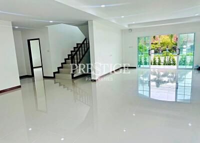 Siam Gardens – 5 bed 5 bath in East Pattaya PP10606