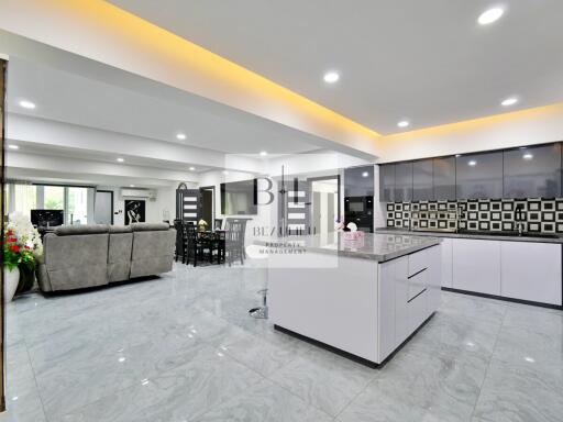 Modern open-plan kitchen with island and backsplash