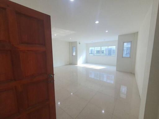 For Sale and Rent Bangkok Home Office Rama 3 Yan Nawa