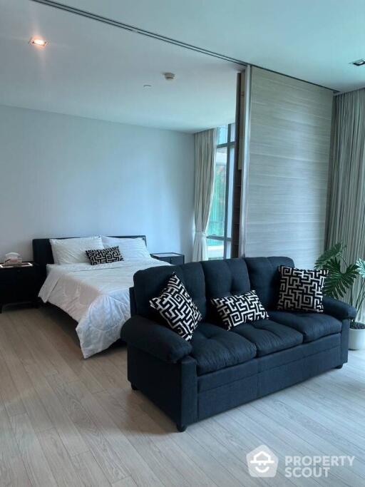 1-BR Condo at The Room Sukhumvit 21 near MRT Sukhumvit