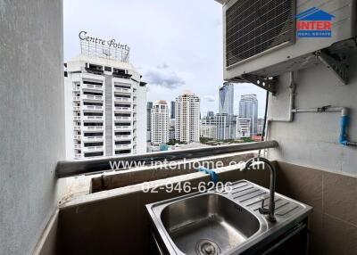 Small balcony with sink and city view