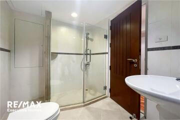 Renovated 4 bedroom unit close to BTS Promphong