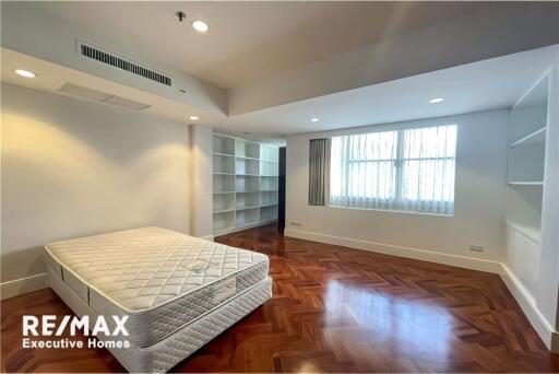 Renovated 4 bedroom unit close to BTS Promphong