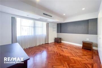 Renovated 4 bedroom unit close to BTS Promphong