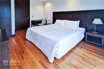 Luxurious Condo near BTS Phloen Chit with Royal Residence Park View