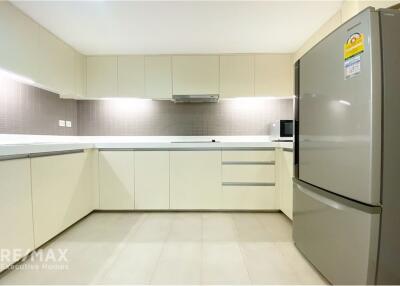 Newly Renovated 2-Bed Pet-Friendly Condo near Supermarket in Sukhumvit 49