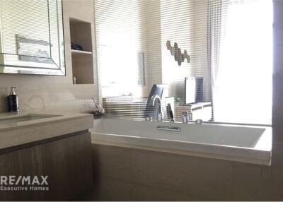 Brand New 1 Bedroom High Floor Condo for Rent at XXXIX by Sansiri, 6 Mins Walk to BTS Phrom Phong