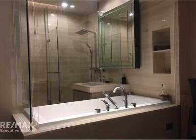 Brand New 1 Bedroom High Floor Condo for Rent at XXXIX by Sansiri, 6 Mins Walk to BTS Phrom Phong