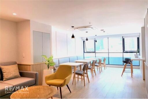 Modern Studio Room in Soi Sukhumvit 26 - Perfect for Live Work Lifestyle