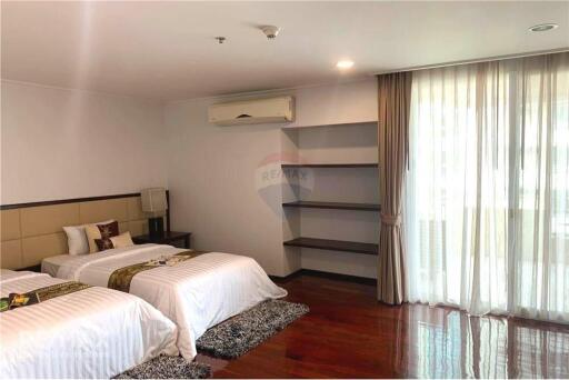 Modern 2 Bedroom Condo near BTS Promp Pong