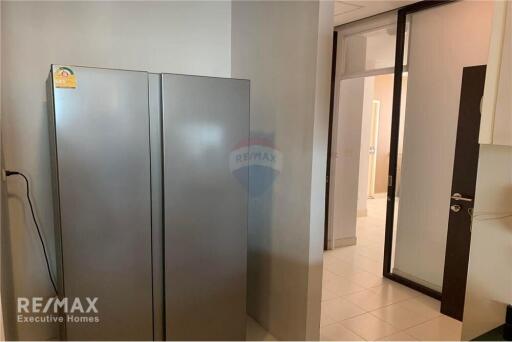 Modern 2 Bedroom Condo near BTS Promp Pong