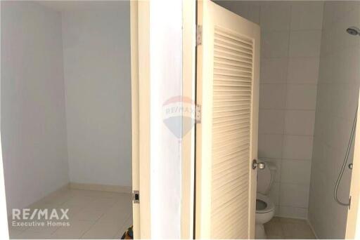 Modern 2 Bedroom Condo near BTS Promp Pong