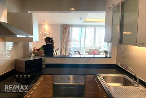 Modern 2 Bedroom Condo near BTS Promp Pong