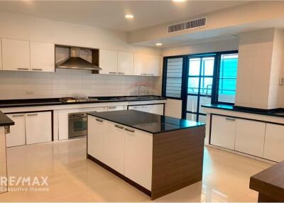 Luxurious Penthouse Condo in Sukhumvit with Stunning Views