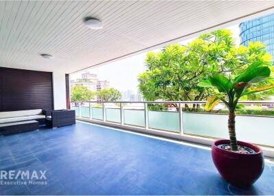 Luxurious 2 Bedroom Condo near BTS Thonglor with Modern Amenities