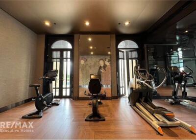For Rent: 2 Bedrooms High Floor Condo at The Diplomat 39, 4 Mins Walk to BTS Phrom Phong