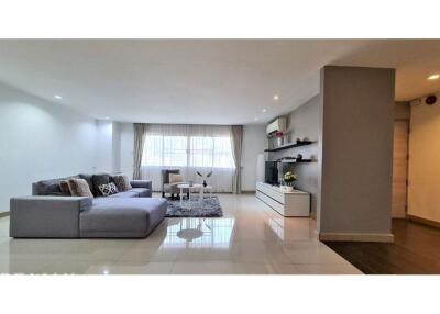 Pet-Friendly 3-Bedroom Condo with Open Kitchen in Thonglor - For Rent