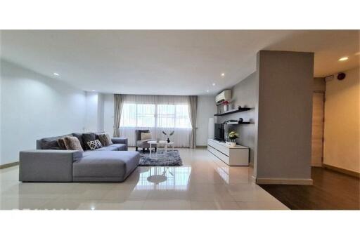 Pet-Friendly 3-Bedroom Condo with Open Kitchen in Thonglor - For Rent