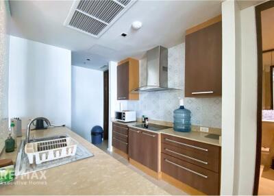 Newly Renovated 2 Bedroom Condo with Park View at The Lakes, 6 Mins Walk to BTS Asok