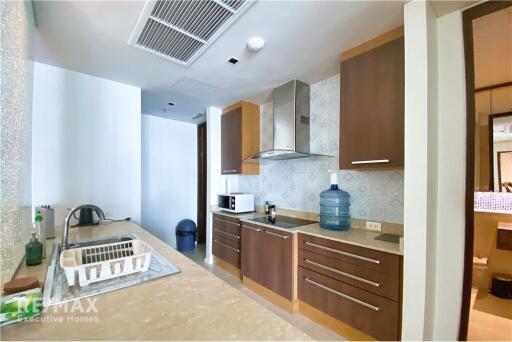 Newly Renovated 2 Bedroom Condo with Park View at The Lakes, 6 Mins Walk to BTS Asok