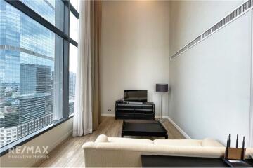 Modern Duplex with 3 Bedrooms near Sathon BTS Chong Nonsi - Ideal Condo Living