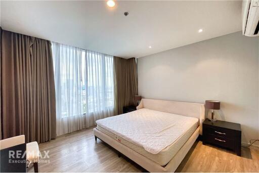 Modern Duplex with 3 Bedrooms near Sathon BTS Chong Nonsi - Ideal Condo Living