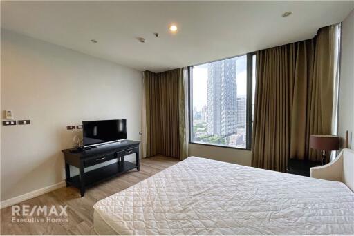 Modern Duplex with 3 Bedrooms near Sathon BTS Chong Nonsi - Ideal Condo Living