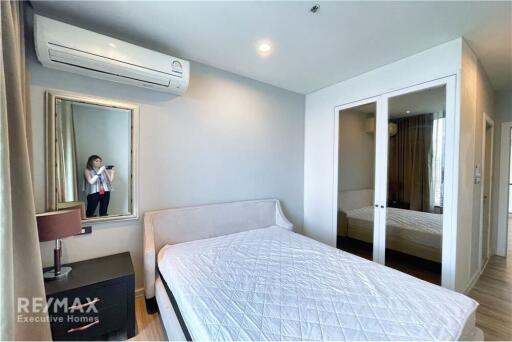 Modern Duplex with 3 Bedrooms near Sathon BTS Chong Nonsi - Ideal Condo Living