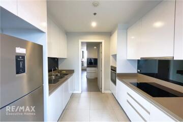 Modern Duplex with 3 Bedrooms near Sathon BTS Chong Nonsi - Ideal Condo Living