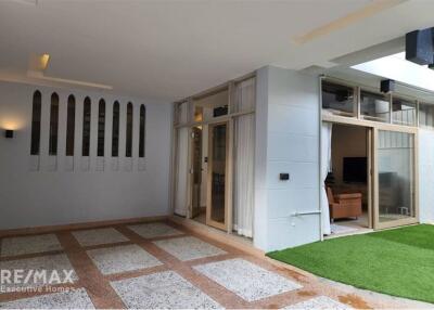 Pet Friendly Newly Renovated 2 Bedroom Townhouse in Ekkamai Compound