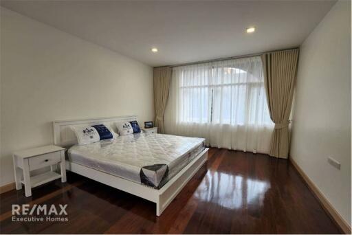 Pet Friendly Newly Renovated 2 Bedroom Townhouse in Ekkamai Compound
