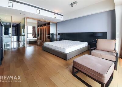 Spacious 3 Bedroom High Floor Condo near BTS Chong Nonsi (11 Mins Walk)