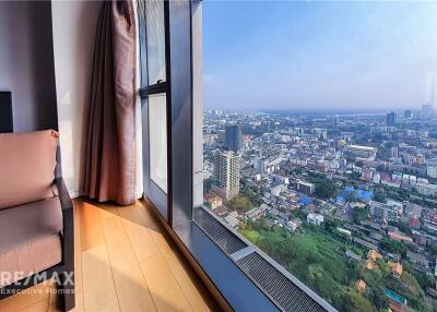 Spacious 3 Bedroom High Floor Condo near BTS Chong Nonsi (11 Mins Walk)