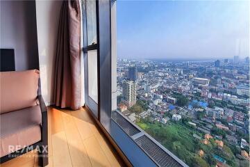 Spacious 3 Bedroom High Floor Condo near BTS Chong Nonsi (11 Mins Walk)