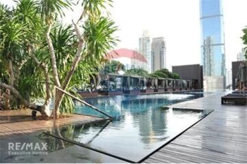 Spacious 3 Bedroom High Floor Condo near BTS Chong Nonsi (11 Mins Walk)