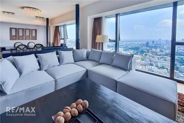 Spacious 3 Bedroom High Floor Condo near BTS Chong Nonsi (11 Mins Walk)