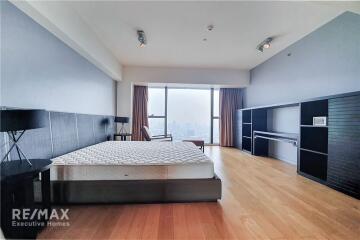 Spacious 3 Bedroom High Floor Condo near BTS Chong Nonsi (11 Mins Walk)