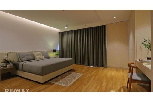 Cat Friendly Spacious Renovated 4 Bedroom Penthouse near BTS Promphong for Rent