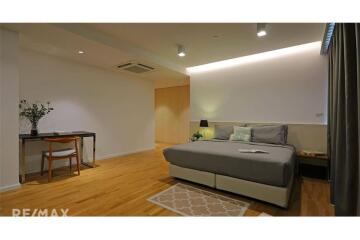 Cat Friendly Spacious Renovated 4 Bedroom Penthouse near BTS Promphong for Rent