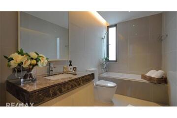 Cat Friendly Spacious Renovated 4 Bedroom Penthouse near BTS Promphong for Rent