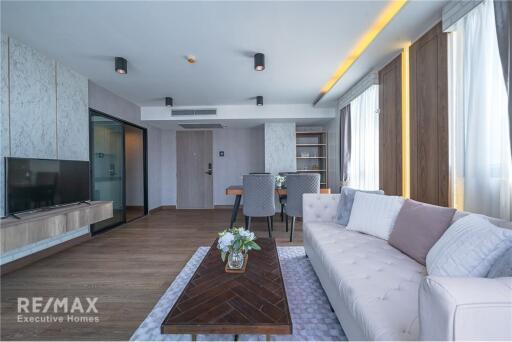 Spacious Triplex Condo with 3 Beds/3Baths  Low Rise  Easy Walk to BTS Bangchak