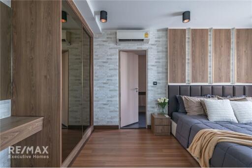 Spacious Triplex Condo with 3 Beds/3Baths  Low Rise  Easy Walk to BTS Bangchak