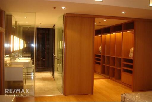 Spacious High Floor Condo at The Met, Sathorn with Stunning City Views - 11 Mins Walk to BTS Chong Nonsi