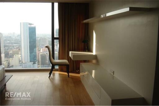 Spacious High Floor Condo at The Met, Sathorn with Stunning City Views - 11 Mins Walk to BTS Chong Nonsi