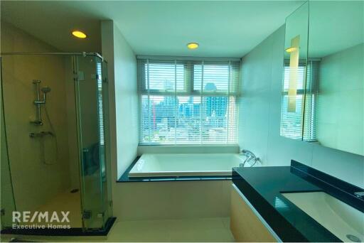 Luxurious Pet-Friendly 4-Bedroom Penthouse Condo for Rent in Sukhumvit 55 BTS Thonglor